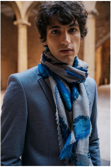 FULAR ESTAMPADO AZUL 100% LANA