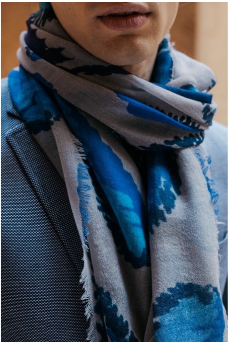 FULAR ESTAMPADO AZUL 100% LANA 2