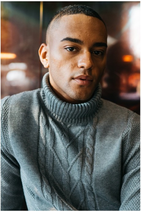 JERSEY OCHOS GRIS CUELLO VUELTO HOMBRE 2