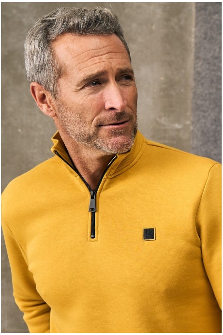 SUDADERA HOMBRE MOSTAZA CON CUELLO CREMALLERA 2