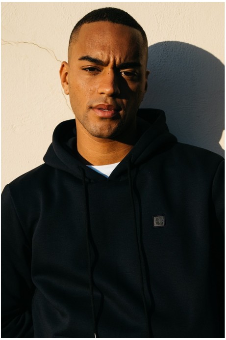 SUDADERA CON CAPUCHA 2