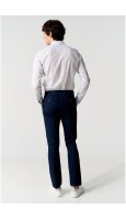 CHINO MARINO SLIM FIT ESTRUCTURA ELÁSTICA