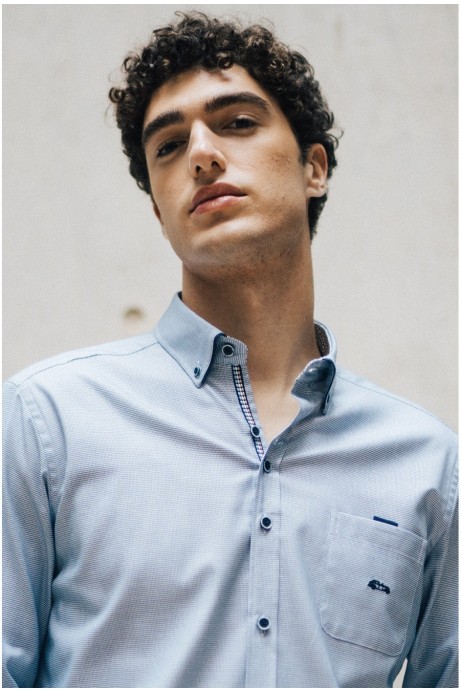 CAMISA HOMBRE AZUL CON BOLSILLO REGULAR FIT 2