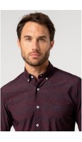 CAMISA REGULAR FIT ESTAMPADA EN GRANATE