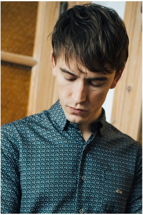 CAMISA HOMBRE ESTAMPADO FONDO MARINO CON BOLSILLO 2