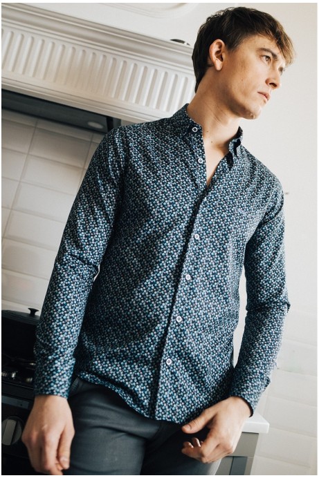 CAMISA HOMBRE ESTAMPADO LUNARES EN MARINO