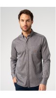 CAMISA CON BOLSILLO ESTAMPADO ROMBOS EN TONOS GRANATES