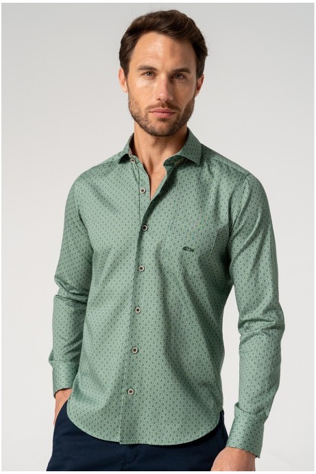 CAMISA ESTAMPADA CON BOLSILLO EN TONO VERDE