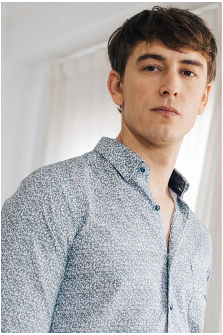 CAMISA ESTAMPADO GEOMÉTRICO GRIS CON BOLSILLO 2