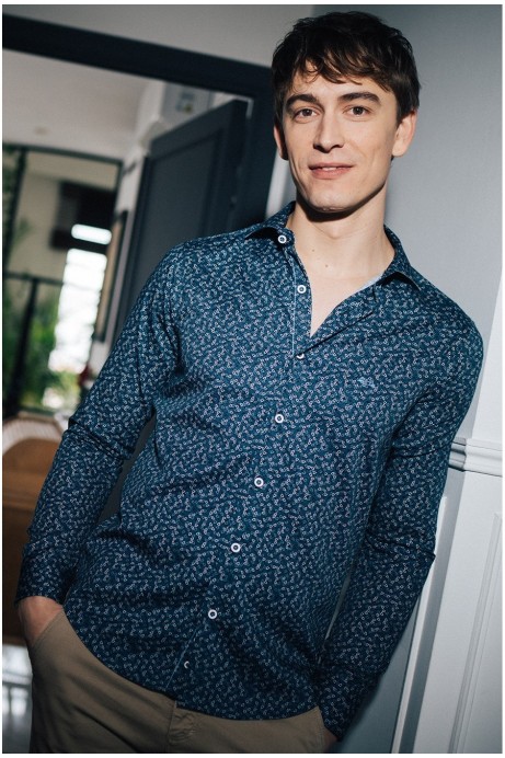CAMISA HOMBRE ESTAMPADO EN MARINO SLIM FIT
