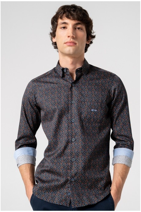 CAMISA CON BOLSILLO ESTAMPADO LIBERTY EN FONDO MARINO