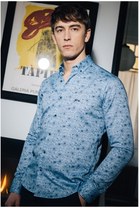 CAMISA ESTAMPADO FLORES EN FONDO ASPECTO VAQUERO SLIM FIT