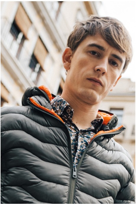 CHAQUETA HOMBRE ACOLCHADA CON CAPUCHA MARINO 2