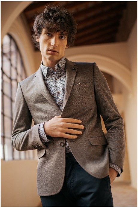 AMERICANA DE PUNTO MARRÓN